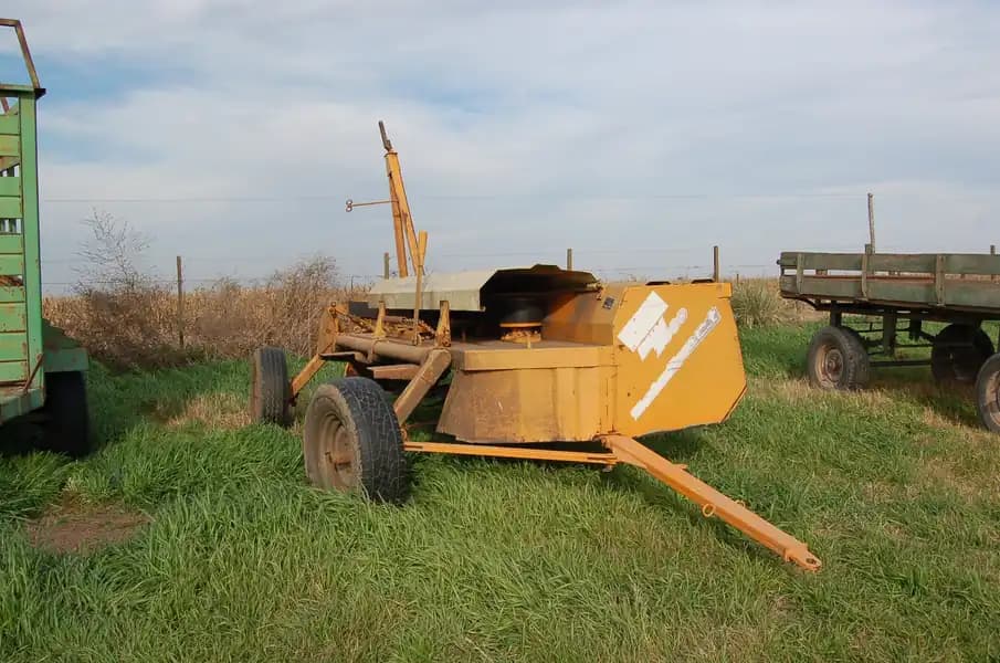DESMALEZADORA E HILERADORA  MARCA METALBERT 300 –