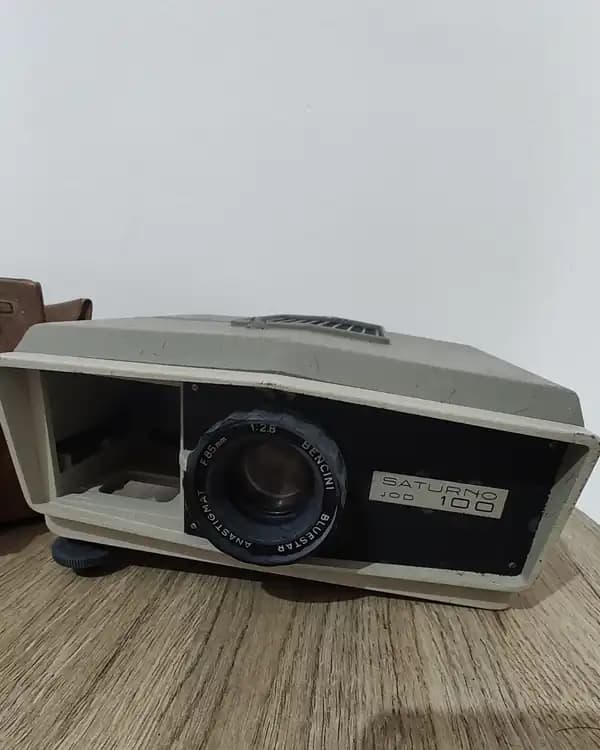 PROYECTOR DE DIAPOSITIVAS SATURNO 100