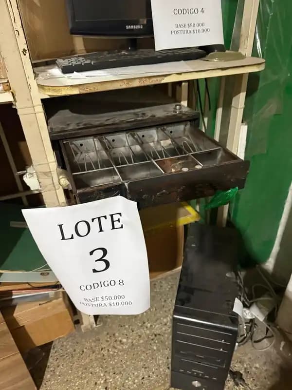 Lote 3 : 1 archivero, 1 armario y 1 caja de dinero