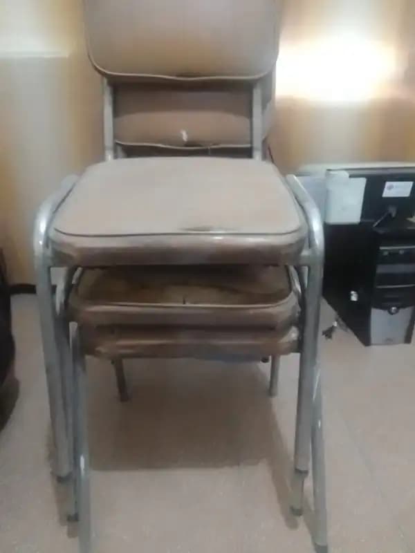 escritorio y sillas