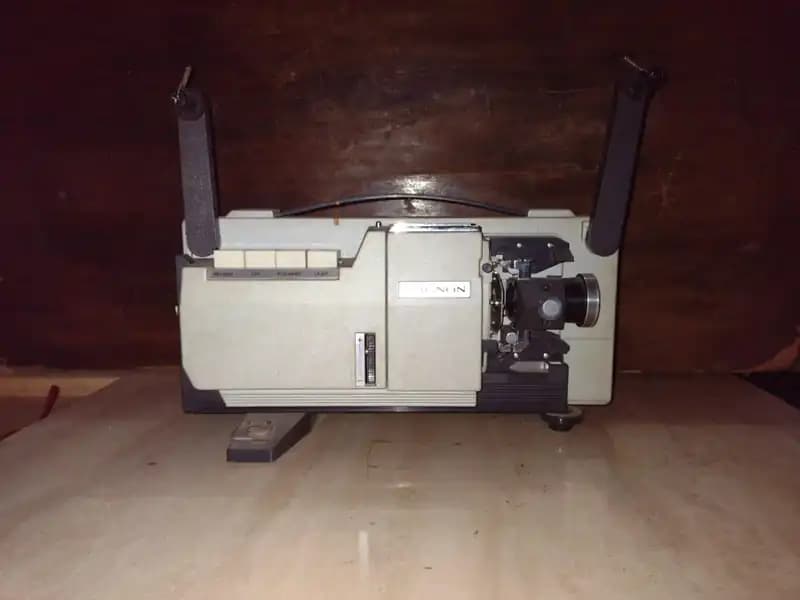 PROYECTOR DE CINE DOMESTICO AÑOS 70