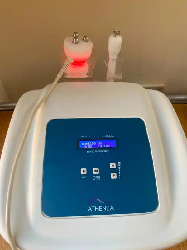 Radiofrecuencia tripolar con cabezal facial y corp