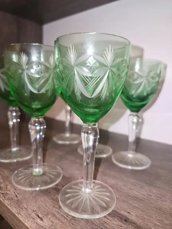 Juego de 6 copas de cristal tallado color verde