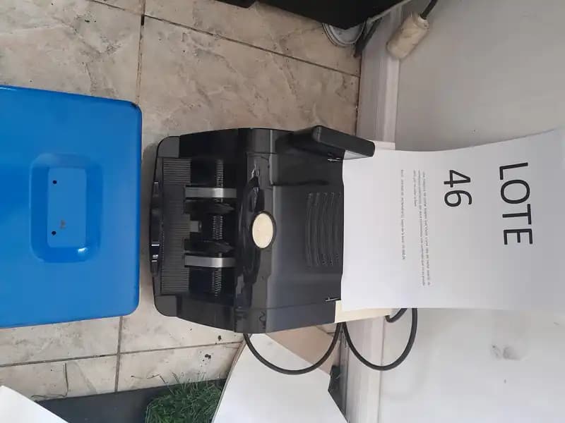 LOTE 46 - MAQ CONTAR BILLETES Y CAJA METAL