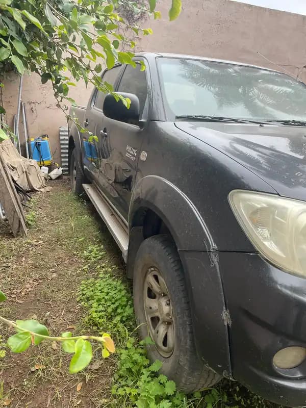 TOYOTA HILUX 4x2 CAB. DOBLE SR C/AB 3.0 TDI, 2011