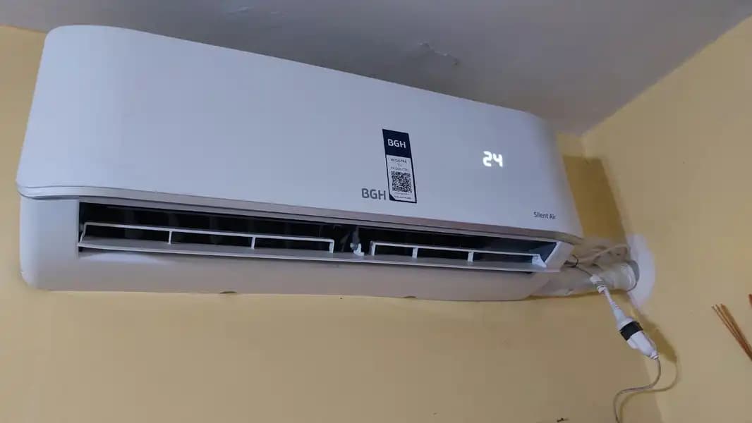 AIRE ACONDICIONADO FRÍO/CALOR BGH BSE3 5WCCR