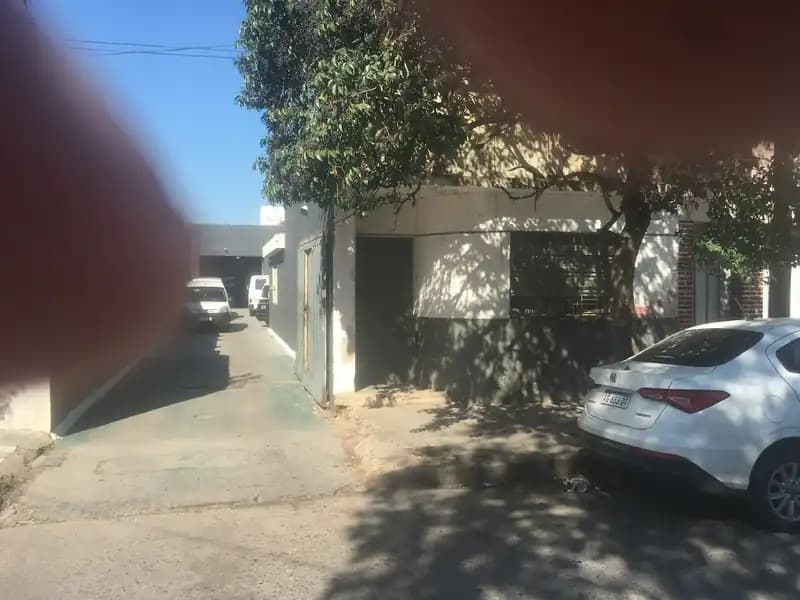 CASA Y GALPÓN (B° ALBERDI)