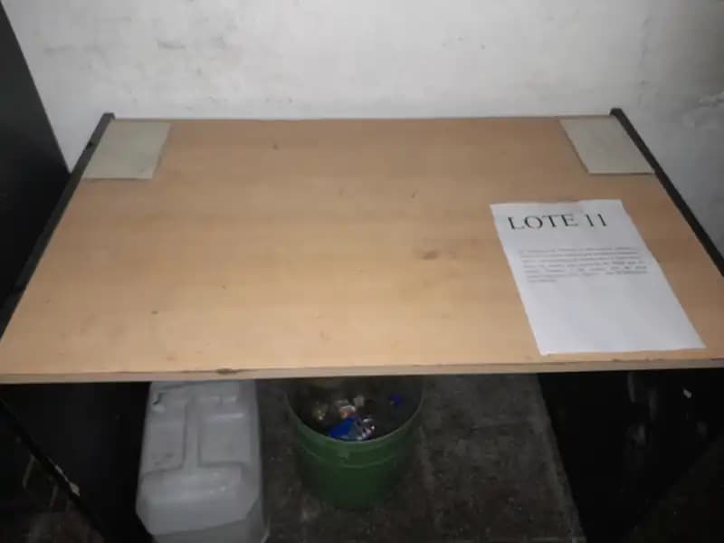 LOTE 11 - ESCRITORIOS - LOCKER - ARMARIO