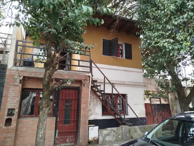 Dos viviendas + galpón (Bo. Altamira)