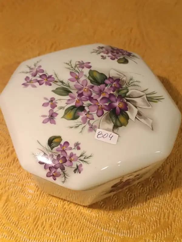 alhajero porcelana blanca con flores violetas