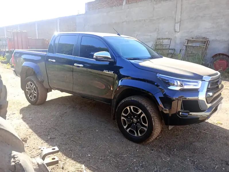 TOYOTA HILUX SRX 4X4 2025