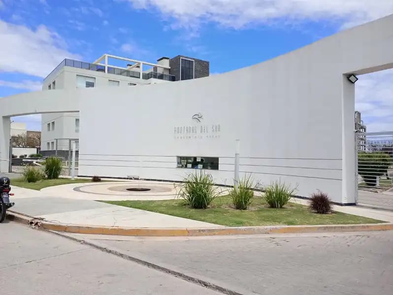 COCHERA EN FONTANAS DEL SUR