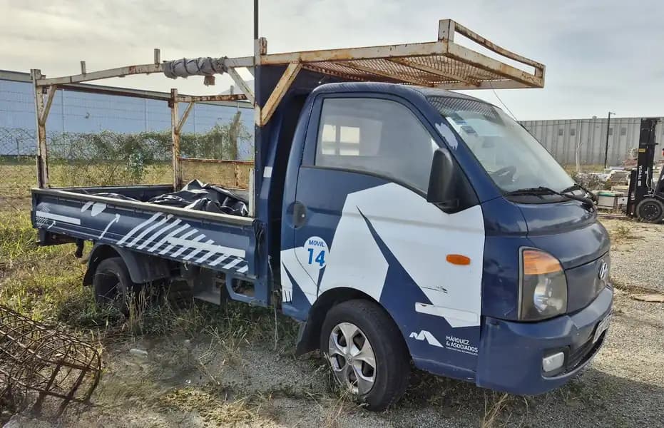 PICK UP HYUNDAI H-100 CON MOTOR DESARMADO