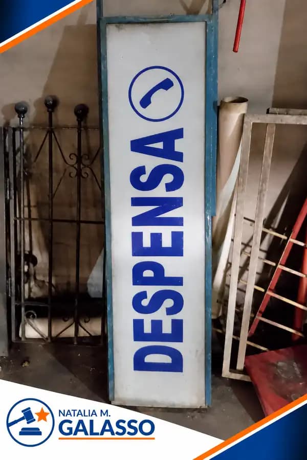 Cartel con luz “Despensa”