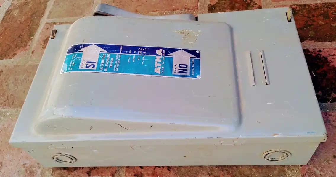 INTERRUPTOR BLINDADO TRIPOLAR ATMA INDUSTRIAL