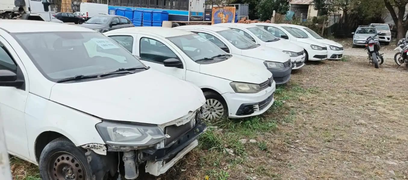 (6) VOLKSWAGEN	VOYAGE 1.6 MSI - Sedan 4p
