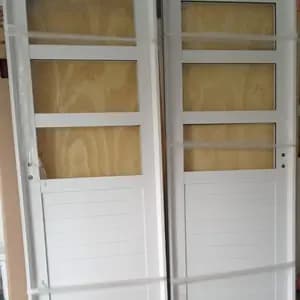 PUERTAS DE ALUMINIO