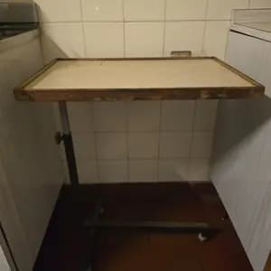 MESA CON RUEDITAS