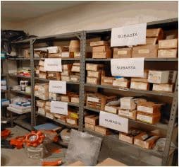 UN LOTE INTEGRADO POR APROX 730 UNIDADES DE ELEMENTOS Y RESTOS DE ELEMENTOS PROVENIENTES DE MATERIALES SANITARIOS, ACCESORIOS PARA GAS CON RECUBRIMIENTO EPOXI Y MOBILIARIOS A SABER: FLOTANTES DE ALTA PRESIÓN, CODOS, NIPPLES, CUPLAS, TEES, CURVAS, BUJES DE RED, UNIONES DOBLES; ARMARIOS METÁLICOS CON PUERTAS BATIENTES Y OTROS. MATERIAL FUERA DE USO, CONDICIÓN REZAGO, VENTA POR LOTE.
