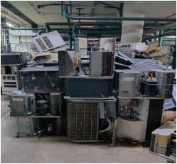 UN LOTE INTEGRADO POR APROX 150 UNIDADES DE ELEMENTOS Y RESTOS DE ELEMENTOS PROVENIENTES DE: EQUIPOS DE AIRE ACONDIONADO DE DIFERENTES MARCAS Y MODELOS (UNIDADES INTERNAS, EXTERNAS Y TIPO VENTANA) Y COMPONENTES VARIOS. MATERIAL FUERA DE USO, CONDICIÓN REZAGO, VENTA POR LOTE.