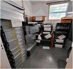 UN LOTE INTEGRADO POR APROX. 160 UNIDADES DE ELEMENTOS Y RESTOS DE ELEMENTOS PROVENIENTES DE EQUIPOS Y MATERIALES INFORMÁTICOS A SABER: ENCLOSURE; CINTAS TIPO LTO DE DIFERENTES MARCAS; FIREWALL / SERVIDORES / PROXY / ENCRIPTADORES / PARTES VARIAS DE DIFERENTES MARCAS (NOKIA, DELL, HP, IBM Y OTROS); ROBOT (ALMACENAMIENTO ROBÓTICO); STORAGE MARCAS VARIAS (HITACHI Y HP); SERVIDORES BLADE MARCA HP; SWICHT SAN MARCA HP; SERVIDORES BLADE / SOLUCION SAN MARCA IBM, HP Y OTRAS. MATERIAL FUERA DE USO, CONDICIÓN REZAGO, VENTA POR LOTE.