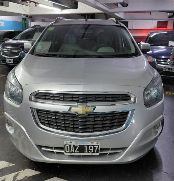 UN AUTOMÓVIL, USADO, FUNCIONANDO, MARCA CHEVROLET, MODELO SPIN 1.8 N 7P LTZ M/T, MOTOR Nº BK4021007, CHASIS Nº 9BGJC7560EB285405, TIPO SEDÁN 5 PUERTAS, MODELO AÑO 2014. POSEE: TABLERO DE INSTRUMENTOS, CALEFACTOR, AIRE ACONDICIONADO, PANTALLA TOUCH MULTIFUNCIÓN, ALZA CRISTALES Y ESPEJOS CON COMANDOS ELÉCTRICOS, TERCERA FILA DE ASIENTOS, CIERRE CENTRALIZADO, AIRBAG, CAJA DE VELOCIDADES, DIFERENCIAL, DIRECCIÓN ASISTIDA, Y CINCO RUEDAS ARMADAS CON CUBIERTAS DE USO, CON DETERIOROS GENERALES, PEQUEÑAS AVERÍAS, DESARMES E INCOMPLETO. DOMINIO OAZ197.- KM 237122.“EL BANCO NO SE RESPONSABILIZA POR EL KILOMETRAJE REAL DE RODAJE DEL VEHÍCULO ENAJENADO EN SUBASTA”