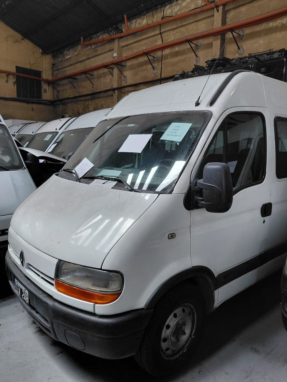 UNA CAMIONETA USADA SIN FUNCIONAR, MARCA RENAULT, MODELO MASTER DCI 120 LARGO, MOTOR NRO. G9UA724C046594, CHASIS NRO. 93YADCUL59J199968, MODELO AÑO 2009, TIPO TRANSPORTE DE PASAJEROS (SEGUN TITULO DE PROPIEDAD FURGON), POSEE: BOMBA INYECTORA, ALTERNADOR, MOTOR DE ARRANQUE, RADIADOR, SERVO FRENO, TABLERO DE INSTRUMENTOS, CALEFACTOR, EQUIPO DE AIRE ACONDICIONADO, CAJA DE VELOCIDADES, DIFERENCIAL, DIRECCIÓN ASISTIDA, UN PORTÓN LATERAL CORREDIZO, DOS PUERTAS TRASERAS BATIENTES, ALZA CRISTALES Y ESPEJOS ELÉCTRICOS, CAPACIDAD DOCE ASIENTOS MAS UN CONDUCTOR, Y CUATRO RUEDAS ARMADAS CON CUBIERTAS DE MOVIMIENTO, CON DETERIOROS GENERALES, AVERIAS, DESARMES E INCOMPLETO, DOMINIO IIV-248. DIESEL.