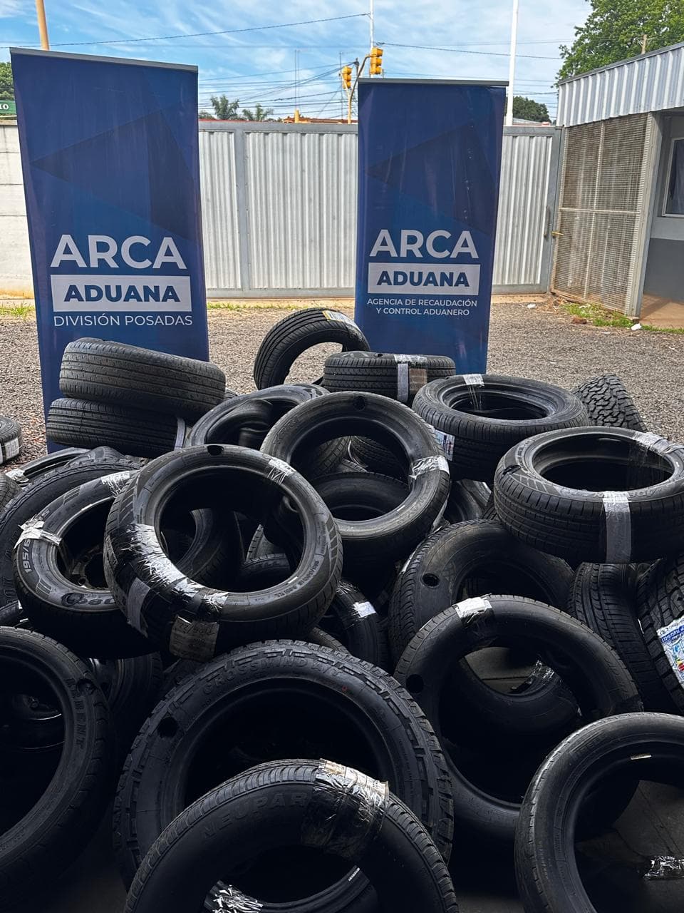 10.880 KG APROXIMADAMENTE MERCADERÍAS VARIAS COMPUESTA PRINCIPALMENTE POR CAUCHO, NEGRO DE CARBÓN, ACERO, PREVIAMENTE INUTILIZADA POR LA ADUANA - SE VENDEN EN EL ESTADO EN QUE SE ENCUENTRAN Y EXHIBEN. DI-2025-140-E-ARCA-ADPOSA#SDGOAI – DI-2025-146-E-ARCA-ADPOSA#SDGOAI – DI-2025-151-E-ARCA-ADPOSA#SDGOAI – DI-2026-5-E-ARCA-ADPOSA#SDGOAI – DI-2026-18-E-ARCA-ADPOSA#SDGOAI