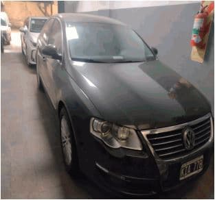 UN AUTOMOVIL, USADO, FUNCIONANDO, MARCA VOLKSWAGEN, MODELO PASSAT V6 FSI 4 MOTION, MOTOR NRO AXZ020794, CHASIS NRO WVWKC83C4AP064054, MODELO AÑO 2011, TIPO SEDAN CUATRO PUERTAS. POSEE:TABLERO DE INSTRUMENTOS, CALEFACTOR, EQUIPO DE AIRE ACONDICIONADO, RADIO CON CD, ALZA CRISTALES ELECTRICOS, ESPEJOS ELECTRICOS, TECHO CORREDIZO, CIERRE CENTRALIZADO, CAJA DE VELOCIDADES AUTOMATICA, TRACCION INTEGRAL, DIFERENCIAL, DIRECCION ASISTIDA, FAROS ROMPE NIEBLAS, Y 5 RUEDAS ARMADAS CON CUBIERTAS DE MOVIMIENTO. CON DETERIOROS GENERALES , AVERIAS DE CHOQUE , E INCOMPLETO. DOMINIO KIA778. NAFTERO.- KM 131166.- NAFTERO.- “EL BANCO NO SE RESPONSABILIZA POR EL KILOMETRAJE REAL DE RODAJE DEL VEHÍCULO ENAJENADO EN SUBASTA”