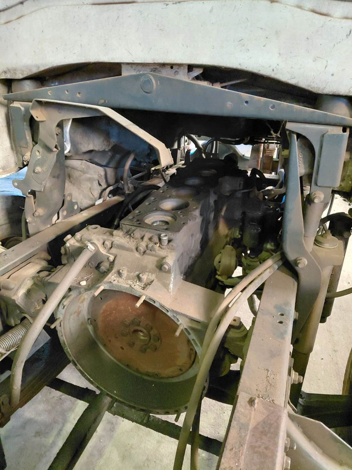 UN CHASIS DE CAMION CON CABINA USADO, SIN FUNCIONAR, MARCA IVECO, MODELO 170E 22 RSU, BLOCK DE MOTOR NRO. F4AE0681D*C180-01149470, CHASIS NRO 8ATA1NFH0EX092217, MODELO AÑO 2014, TIPO CHASIS CON CABINA POSEE: DIFERENCIAL (CAÑONERA) Y DIEZ RUEDAS ARMADAS CON CUBIERTAS DE MOVIMIENTO. CON DETERIOROS GENERALES, AVERIAS, DESARMES Y MUY NCOMPLETO. DOMINIO NVP672. DIESEL.