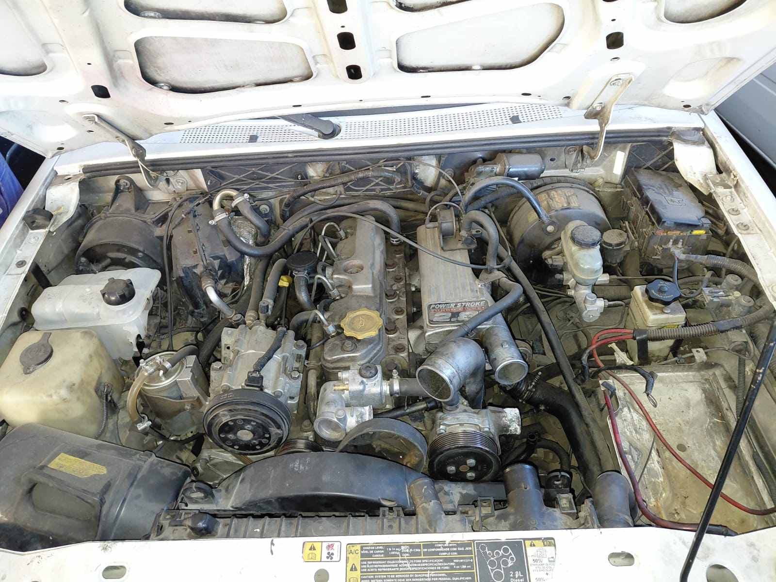 UN CAMIONETA USADA, SIN FUNCIONAR, MARCA FORD, MODELO RANGER XL 4X2 2.8L D, MOTOR NRO. B61617893, CHASIS NRO. 8AFDR10FX4J328228, TIPO PICK UP. MODELO AÑO 2004.POSEE: BOMBA INYECTORA, ALTERNADOR, MOTOR DE ARRANQUE, RADIADOR, SERVO FRENO, TABLERO DE INSTRUMENTOS, EQUIPO DE AIRE ACONDICIONADO, CALEFACTOR, CAJA DE VELOCIADES, DIFERENCIAL, DIRECCION ASISTIDA Y CUATRO RUEDAS ARMADAS CON CUBIERTAS DE MOVIMIENTO. CON DETERIOROS GENERALES, AVERIAS DE CHOQUE E INCOMPLETO. DOMINIO EGX251.- DIESEL
