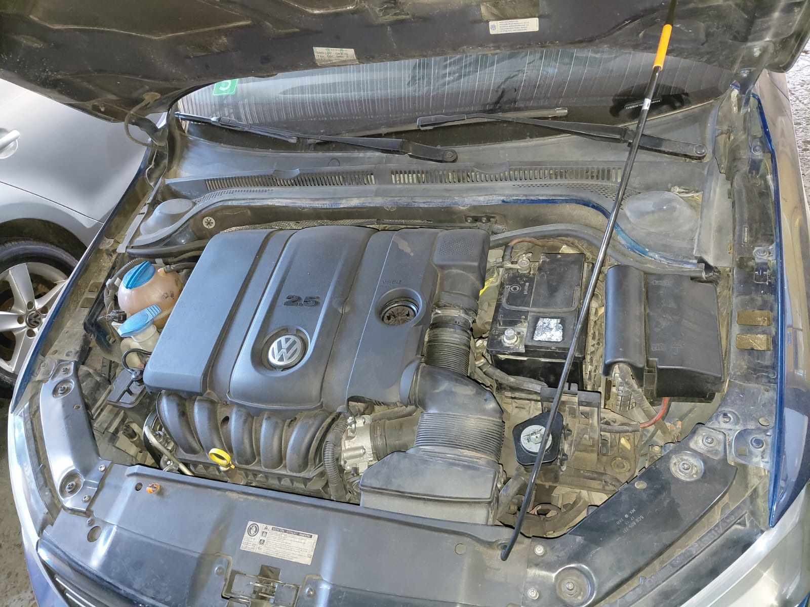 UN AUTOMOVIL, USADO, SIN FUNCIONAR, MARCA VOLKSWAGEN, MODELO VENTO 2.5, MOTOR NRO. CBT382006, CHASIS NRO. 3VWBG6168DM088046, MODELO AÑO 2013, TIPO SEDN 4 PUERTAS. POSEE: SISTEMA DE INYECCION, ALTERNADOR, BOMBA DE NAFTA, MOTOR DE ARRANQUE , DISTRIBUIDOR, RADIADOR, SERVO FRENO, TABLERO DE INSTRUMNTOS, CLIMATIZADOR, RADIO CON CD, TECHO CORREDIZO, ALZA CRISTALES ELECTRICO DELANTEROS Y TRASETROS , ESPEJOS ELECTRICOS, CIERRE CENTRALIZADO, AIR BAG, FAROS HALOGENOS, LLANTAS DE ALEACION, CAJA DE VELOCIDADES, DIFERENCIAL, DIRECCION ASISTIDA Y CUATRO RUEDAS ARMADAS CON CUBIERTAS DE MOVIMIENTO. CON DETERIOROS GENERALES, AVERIAS DESARMES E INCOMPLETO. DOMINIO NBB605. NAFTERO