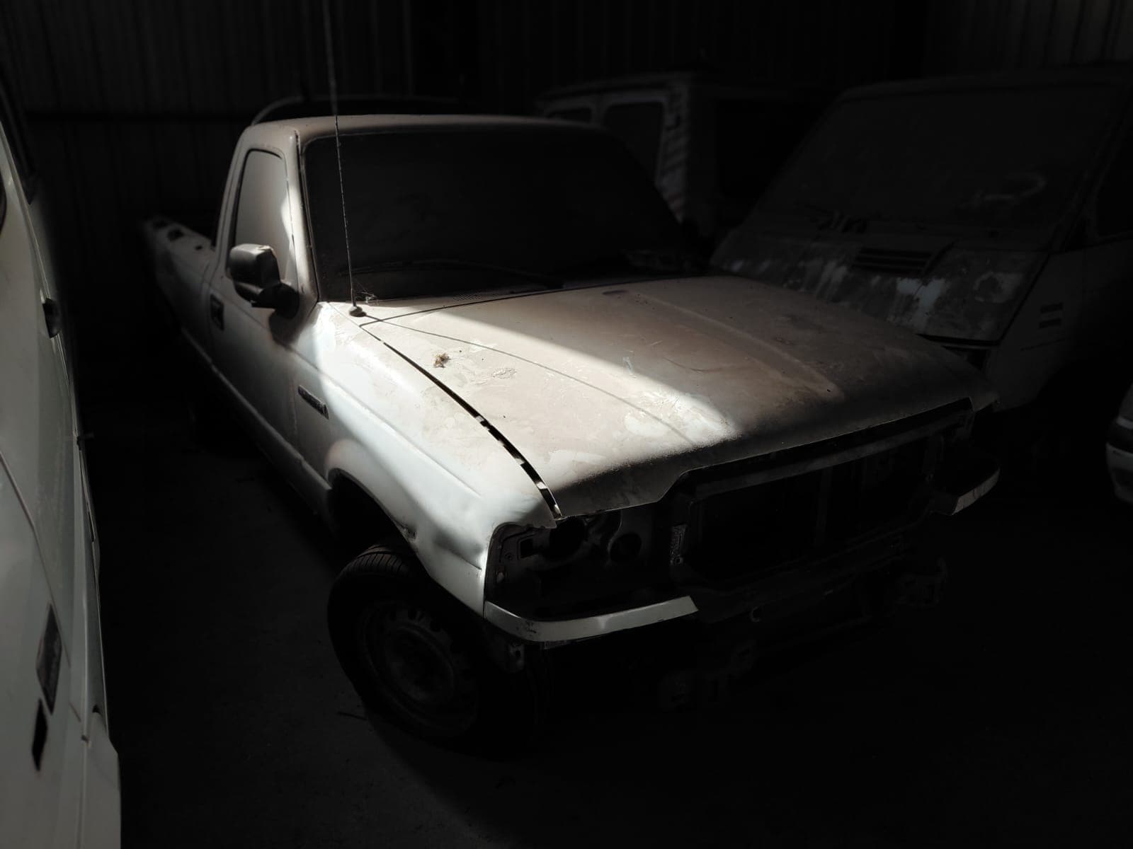 UNA CAMIONETA, USADA, SIN FUNCIONAR, MARCA FORD, MODELO RANGER CS 4X2 XL PLUS 3.0 L D, MOTOR NRO. C34221513 SIN TAPA DE CILINDROS, CHASIS NRO. 8AFER10P27J054279, MODELO AÑO 2007, TIPO PICK UP. POSEE: RADIADOR, SERVO FRENO, TABLERO DE INSTRUMENTOS, EQUIPO DE AIRE ACONDICIONADO INCOMPLETO, CALEFACTOR, RADIO, CAJA DE VELOCIDADES, DIFERENCIAL, DIRECCION INCOMPLETA Y CUATRO RUEDAS ARMADAS CON CUBIERTAS DE MOVIMIENTO. CON DETERIOROS GENERALES, AVERIAS DE CHOQUE E INCOMPLETA- DOMINIO GCD700. DIESEL