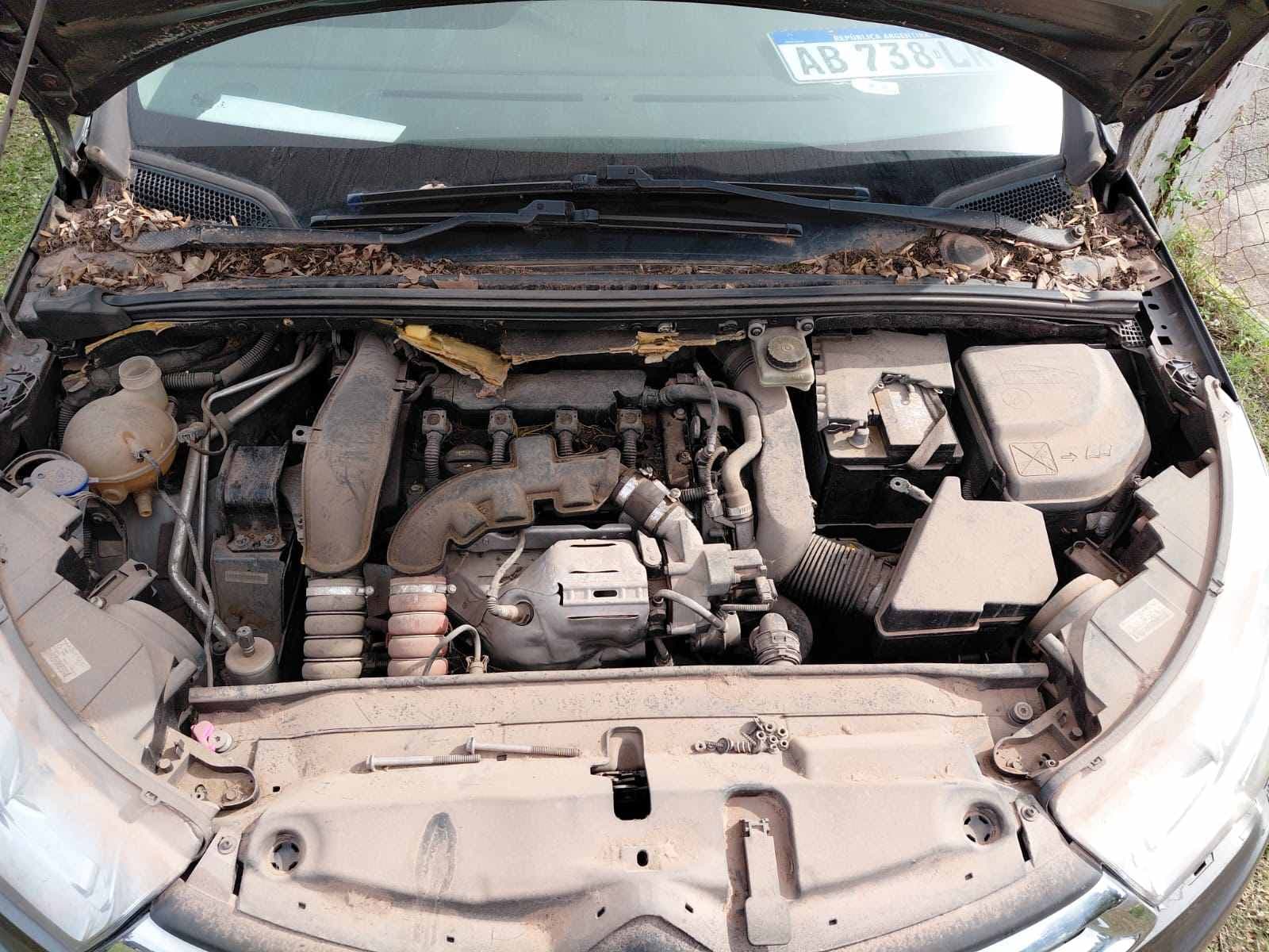 UN AUTOMOVIL, USDO, SIN FUNCIONAR, MARCA CITROEN, MODELO C4 LOUNGE THP165 MT6 FEEL AM18, MOTOR NRO 10FJCF2328453, CHASIS NRO 8BCND5GY8JG509181, MODELO AÑO 2017, TIPO SEDAN CUATRO PUERTAS. POSEE: BOMBA INYECTORA, ALTERNADOR, MOTOR DE ARRANQUE, RADIADOR ROTO, SERVO FRENO, TABLERO DE INSTRUMENTOS, CLIMATIZADOR, RADIO CON CD, CAJA DE VELOCIDADES, DIFERENCIAL, DIRECCION SISTIDA Y CUATRO RUEDAS ARMADAS CON CUBIERTAS DE MOVIMIENTO. CON DETERIOROS GENERALES, AVERIAS DE CHOQUE, DESARMES Y MUY INCOMPLETO. DOMINIO AB738LR. DIESEL