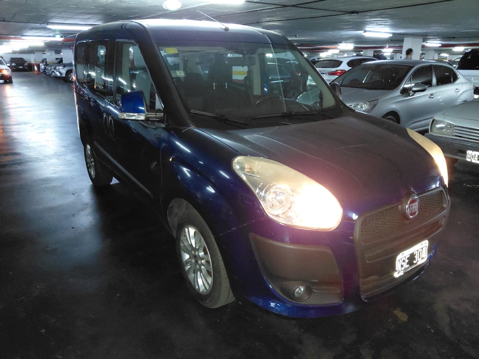 UN AUTOMÓVIL, USADO, FUNCIONANDO, MARCA FIAT, MODELO DOBLO 1.4 16V ACTIVE, MOTOR NRO. 843A10001832807, CHASIS NRO. ZFA263000E6103999, TIPO FAMILIAR, MODELO AÑO 2014, COMBUSTIBLE NAFTA. POSEE: TABLERO DE INSTRUMENTOS, CALEFACTOR, EQUIPO DE AIRE ACONDICIONADO, RADIO CON REPRODUCTOR DE CD, ALZACRISTALES CON COMANDOS ELECTRÓNICOS, AIRBAG, CAJA DE VELOCIDADES MANUAL, DIRECCIÓN ASISTIDA, CUATRO RUEDAS ARMADAS CON CUBIERTAS DE USO. CON DETERIOROS GENERALES DE USO, DOMINIO NSE304. KILOMETRAJE: 55106 "EL BANCO NO SE RESPONSABILIZA POR EL KILOMETRAJE REAL DE RODAJE DE VEHÍCULO ENAJENADO EN SUBASTA".
