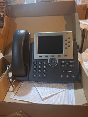 Trescientos Veintiocho Teléfonos IP marca Cisco, Modelos: CP-6921/7942/7965, Nuevos sin uso y Once Teléfonos IP marca Cisco, Modelos: CP-6921/7942/7965, usados, desgastes. El Lote se vende en el estado que se encuentra y exhibe.