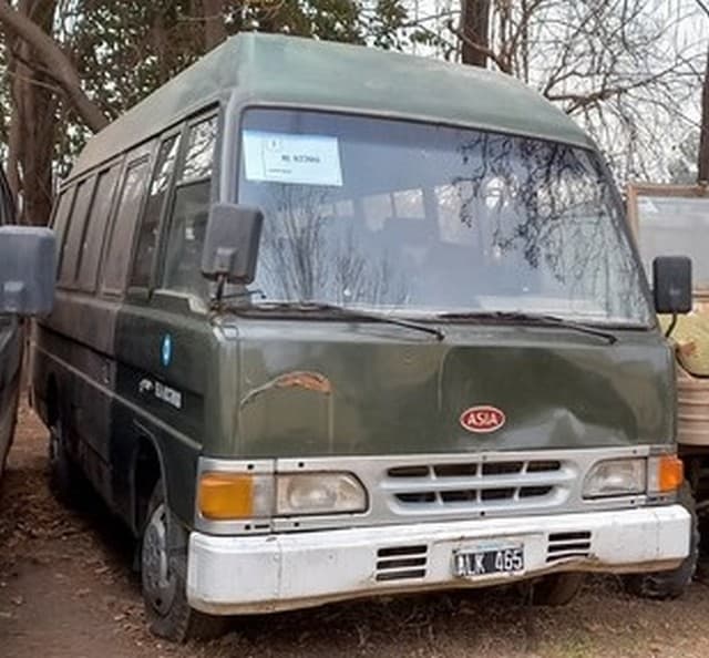 UN MINIBUS, USADO, SIN FUNCIONAR, MARCA ASIA, MODELO COMBI AM825/95, MOTOR NRO. ZB-506335, CHASIS NRO. KN2FAD3B2SC005671, MODELO AÑO 1995, TIPO: TRANS. DE PASAJEROS. POSEE: BOMBA INYECTORA, ALTERNADOR, RADIADOR, TABLERO, INSTRUMENTAL, CALEFACTOR, EQUIPO DE AIRE ACONDICIONADO, DIFERENCIAL, DIRECCION Y CINCO RUEDAS ARMADAS CON CUBIERTAS DE MOVIMIENTO, UNA PUERTA LATERAL, ASIENTOS 19 + 1. CON DETERIOROS GENERALES. AVERIAS DE CHOQUE, DESARMES E INCOMPLETO. NI 037018 - DOMINIO ALK465. .-