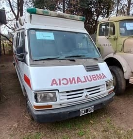 UNA CAMIONETA, USADA, SIN FUNCIONAR, MARCA RENAULT, MODELO TRAFIC LARGO DIE. DA (F8Q), MOTOR NRO. F8QJ606C014574, CHASIS NRO. 8A1TA1JZZYL153005, MODELO AÑO 2000, TIPO AMBULANCIA. POSEE: BOMBA INYECTORA, ALTERNADOR, RADIADOR, SERVO-FRENO, TABLERO DE INSTRUMENTOS, UNA PUERTA LATERAL CORREDIZA - DOS PUERTAS TRASERAS, CAJA DE VELOCIDADES, DIFERENCIAL, DIRECCIÓN, Y CUATRO RUEDAS ARMADAS CON CUBIERTAS DE MOVIMIENTO. CON DETERIOROS GENERALES, AVERÍAS, DESARMES E INCOMPLETO. NI 37866- DOMINIO DMT098. -