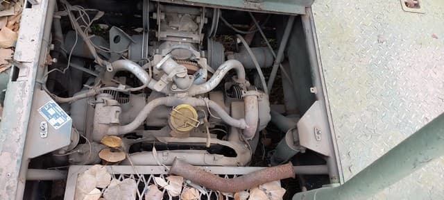 UN VEHÍCULO TODO TERRENO, MARCA LOHR S.A., MODELO FL 500, MOTOR NRO. 0988200446, SERIE 1100, AÑO DE CONSTRUCCIÓN 1978, TIPO 4X4 PLATAFORMA PLAYA, ORIGEN FRANCIA. POSEE: FRENOS (INCOMPLETOS), TABLERO DE INSTRUMENTOS, CAJA DE VELOCIDADES, DOS DIFERENCIALES, DIRECCIÓN, Y CUATRO RUEDA ARMADA CON CUBIERTA DE MOVIMIENTO. CON DETERIOROS GENERALES, AVERÍAS, DESARMES E INCOMPLETO. NI 219916. SIN DOMINIO.