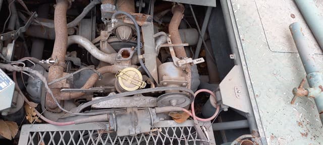 UN VEHÍCULO TODO TERRENO, MARCA LOHR S.A., MODELO FL 500, MOTOR NRO. 0988200409, SERIE 1194, AÑO DE CONSTRUCCIÓN 1979, TIPO 4X4 PLATAFORMA PLAYA, ORIGEN FRANCIA. POSEE: MOTOR DE ARRANQUE, RADIADOR, FRENOS, CAJA DE VELOCIDADES, DOS DIFERENCIALES, DIRECCIÓN, Y CUATRO RUEDA ARMADA CON CUBIERTA DE MOVIMIENTO. CON DETERIOROS GENERALES, AVERÍAS, DESARMES E INCOMPLETO. NI 219933. SIN DOMINIO.