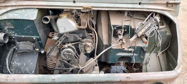 UN CAMIÓN, USADO, SIN FUNCIONAR, MARCA MERCEDES BENZ, MODELO UNIMOG 421, MOTOR NRO. SIN PLACA IDENTIFICATORIA, CHASIS NRO. 431210-10-000039, MODELO AÑO APROX. 1970, TIPO TRANSPORTE DE CARGA. POSEE: BOMBA INYECTORA, TABLERO DE INSTRUMENTOS, CAJA DE VELOCIDADES, DOS DIFERENCIALES, DIRECCION INCOMPLETA, CABINA, PARABRISAS, CAJA DE CARGA METÁLICA CON ARCOS PORTA LONA. Y CUATRO RUEDAS ARMADAS CON CUBIERTAS DE MOVIMIENTO CON DETERIOROS GENERALES, AVERÍAS, DESARMES Y MUY INCOMPLETO. NI 30689. SIN DOMINIO.