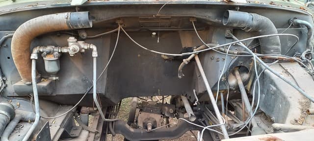 UN CAMION, USADO, SIN FUNCIONAR, MARCA MERCEDES BENZ, MODELO LAS 1114/36, MOTOR DESMONTADO SIN PLACA IDENTIFICATORIA, CHASIS NRO. 341.138-10-006268, MODELO AÑO APROX. 1971, TIPO TRACTOR 4X4. POSEE: TABLERO DE INSTRUMENTOS INCOMPLETO, CAJA DE VELOCIDADES, CAJA DE TRANSFERENCIA, DOS DIFERENCIALES, DIRECCION, PLATO DE ENGANCHE Y SEIS RUEDAS ARMADAS CON CUBIERTAS DE MOVIMIENTO. CON DETERIOROS GENERALES, AVERÍAS, DESARMES E INCOMPLETO. NI 31655- SIN DOMINIO.