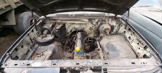 UN CAMIONETA (EX AMBULANCIA), USADA, SIN FUNCIONAR, MARCA FORD, MODELO F-100, MOTOR N° CUAD47847, CHASIS NRO. KA1JCH-40647, MODELO 1984, TIPO PICK-UP. POSEE: SERVO-FRENO, TABLERO DE INSTRUMENTOS, CALEFACTOR, CAJA DE VELOCIDADES, DIFERENCIAL, DIRECCIÓN, CAJA DE CARGA CERRADA Y VIDRIADA CON DOS PUERTAS TRASERAS Y 4 RUEDAS ARMADAS CON CUBIERTAS DE MOVIMIENTO. CON DETERIOROS GENERALES, AVERÍAS, DESARMES E INCOMPLETO. NI 36494 – DOMINIO WRU722