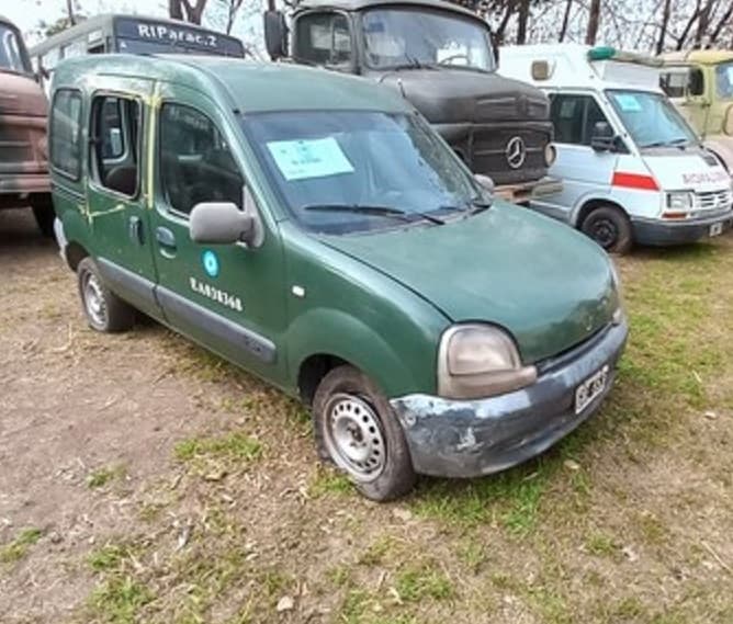 UNA CAMIONETA, USADA, SIN FUNCIONAR, MARCA RENAULT, MODELO KANGOO EXP CONFORT 1.9 AA, MOTOR NRO. F8QP632UB12301, CHASIS NRO. 8A1FCOJ158L966108, MODELO AÑO 2007, TIPO FAMILIAR. POSEE: BOMBA INYECTORA, ALTERNADOR, RADIADOR, SERVO-FRENO, TABLERO DE INSTRUMENTOS, CALEFACTOR, EQUIPO DE AIRE ACONDICIONADO, UNA PUERTA LATERAL CORREDIZA - DOS PUERTAS TRASERAS, CAJA DE VELOCIDADES, DIFERENCIAL, DIRECCIÓN, Y CUATRO RUEDAS ARMADAS CON CUBIERTAS DE MOVIMIENTO. CON DETERIOROS GENERALES, AVERÍAS, DESARMES E INCOMPLETO. NI 38368- DOMINIO GVE653.