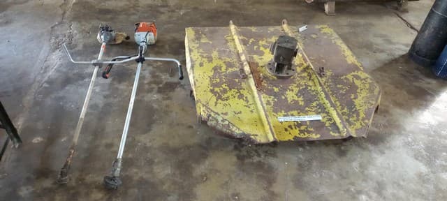 LOTE INTEGRADO POR 3 UNIDADES DE ELEMENTOS Y RESTOS DE ELEMENTOS PROVENIENTES DE: 1 CARCAZA PROVENIENTE DE DESMALEZADORA D/ARRASTRE-1.6M , 1 DESMALEZADORA, 1 MOTO GUADAÑA. SIN IDENTIFICACIÓN. MATERIAL FUERA DE USO CONDICIÓN REZAGO VENTA POR LOTE.