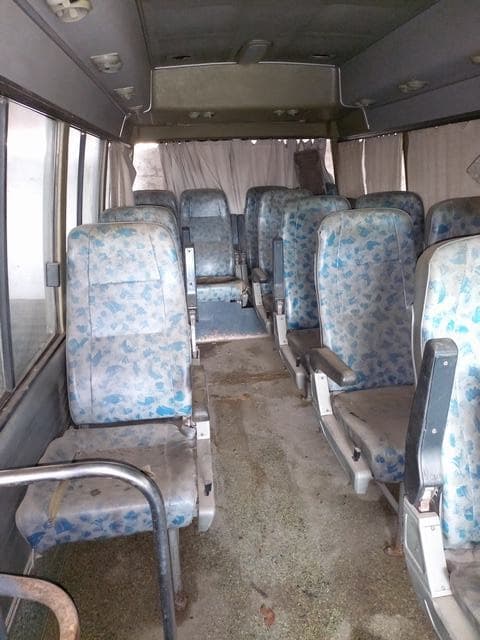 UN MINIBUS, USADO, SIN FUNCIONAR, MARCA ASIA, MODELO COMBI AM 825/1995, MOTOR NRO. ZB-509552, CHASIS NRO KN2FAD3B2TC000041, MODELO AÑO APROX 1996, TIPO: TRANSPORTE DE PASAJEROS. POSEE: ALTERNADOR, MOTOR DE RRANQUE, RADIADOR, TABLERO INSTRUMENTAL (INCOMPLETO), CAJA DE VELOCIDADES (INCOMPLETA), DIFERENCIAL, DIRECCIÓN Y SEIS RUEDAS ARMADAS CON CUBIERTAS DE MOVIMIENTO, UNA PUERTA LATERAL, CANTIDAD APROX. QUINCE ASIENTOS. CON DETERIOROS GENERALES. AVERÍAS DE CHOQUE, DESARMES E INCOMPLETO. DOMINIO AYE-470. NI 037158.