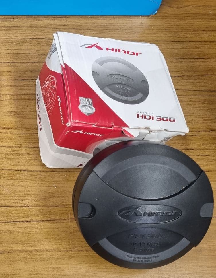 1 UN DRIVER AUDIO MARCA TRITON, TRD300X, 100 W RMS, 8 OHMS – 1 UN DRIVER AUDIO HINOR, HDI300 100 W RMS, 8 OHMS- FUNCIONAMIENTO SIN CONTROLAR - SE VENDEN EN EL ESTADO EN QUE SE ENCUENTRAN Y EXHIBEN. ACTA LOTE 50/21
