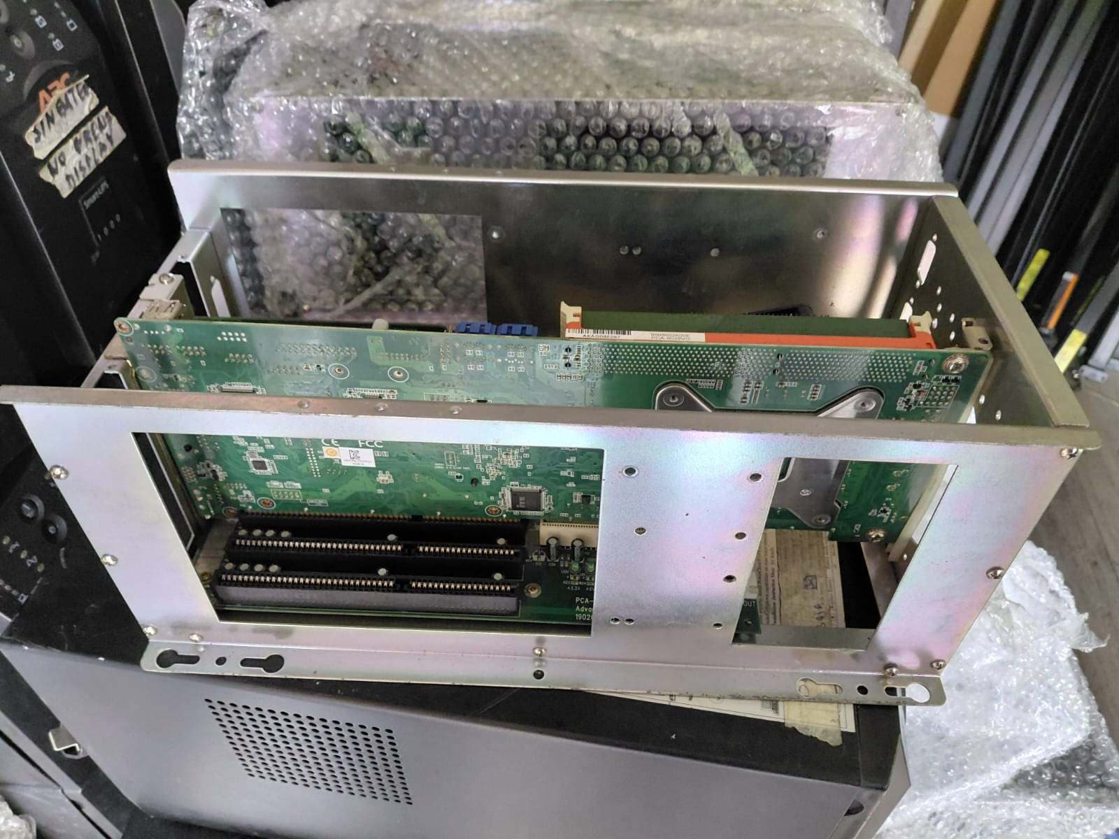 UN LOTE INTEGRADO POR APROX. 100 COMPUTADORAS INDUSTRIALES MARCA ADVANTECH A SABER: 76 MODELO PCA-6028VG CON PROCESADOR INTEL I7, BACKPLANE PCA 6106 P3, MEMORIA DDR 3 2GB Y PLACA MULTIPUERTOS; 14 MODELO PCA-6194G2, CON PROCESADOR INTEL I7, BACKPLANE PCA 6106 P3, MEMORIA DDR 3 2GB Y PLACA MULTIPUERTOS; 1 MODELO PCA 6008VG CON PROCESADOR PENTIUM/CELERON; 6 MODELO PCA-6010VG CON PROCESADOR INTEL CORE 2 DUO, BACKPLANE PCA-6106 P3, MEMORIA DDR 3 2GB Y PLACA MULTIPUERTOS; 1 MODELO PCA-6194G3; 1 MODELO PCA-6194G4; 1 MODELO PCA-6194G5. TODAS INSTALADAS EN CHASIS DE ESTRUCTURA METÁLICA. MATERIAL FUERA DE USO, CONDICIÓN REZAGO. VENTA POR LOTE.