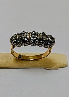 UN ANILLO CINTILLO DE ORO Y PLATINO CON BRILLANTES QTE. 0.35 TOTAL APROX. DEFECTOS. PESO 3.6 GRS. TOTAL APROX. MEDIDA 15.5 APROX.