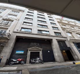 Tte. Gral. J. D. Peron 338/46 UF 14 C.AB.A. Se trata de una oficina al frente con acceso independiente. Cuenta con baño, office y salón. Su acceso se realiza por escalera o un solo ascensor del núcleo vertical del edificio. Superficie: 191,78M2. Circunscripción: 14, Sección: 1, Manzana: 42, Parcela: 4